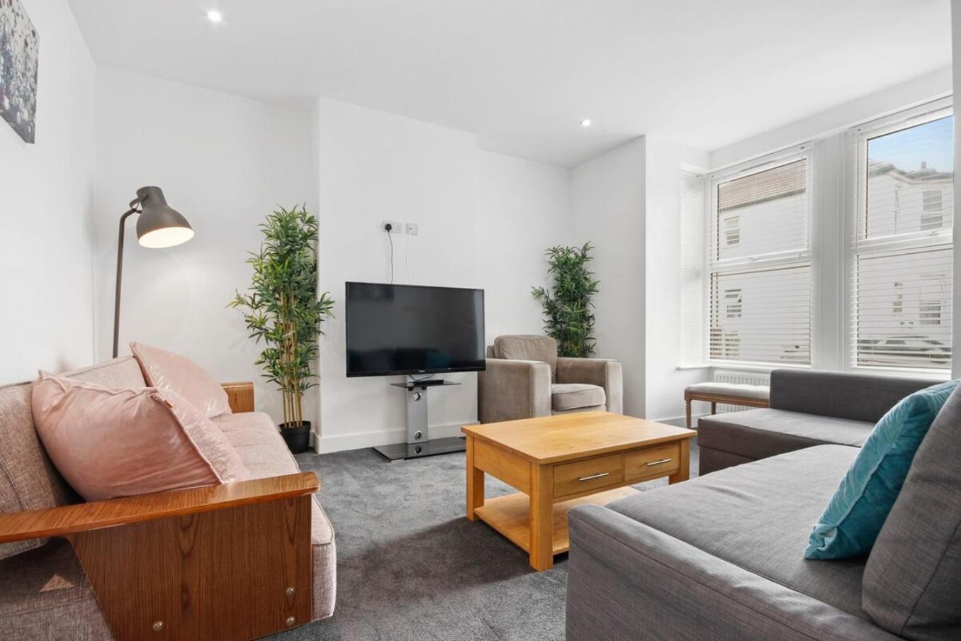 Luxurious Victoria House Near W Free Park *