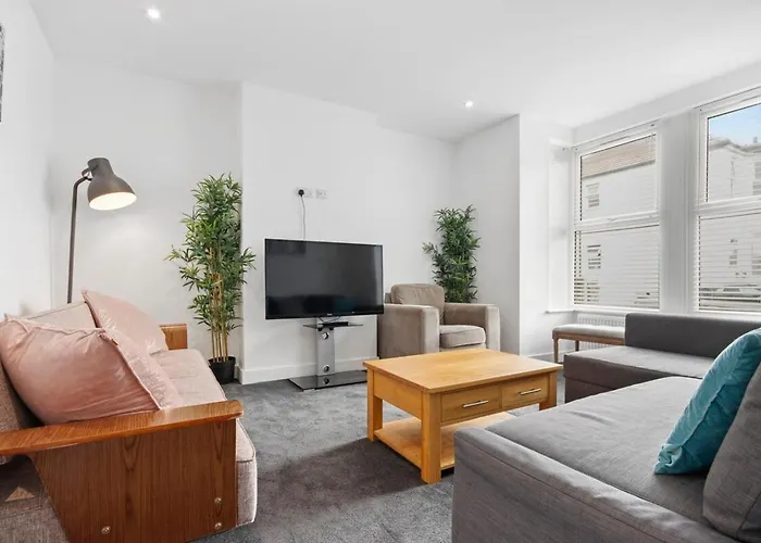 Luxurious Victoria House Near Beach W Free Park