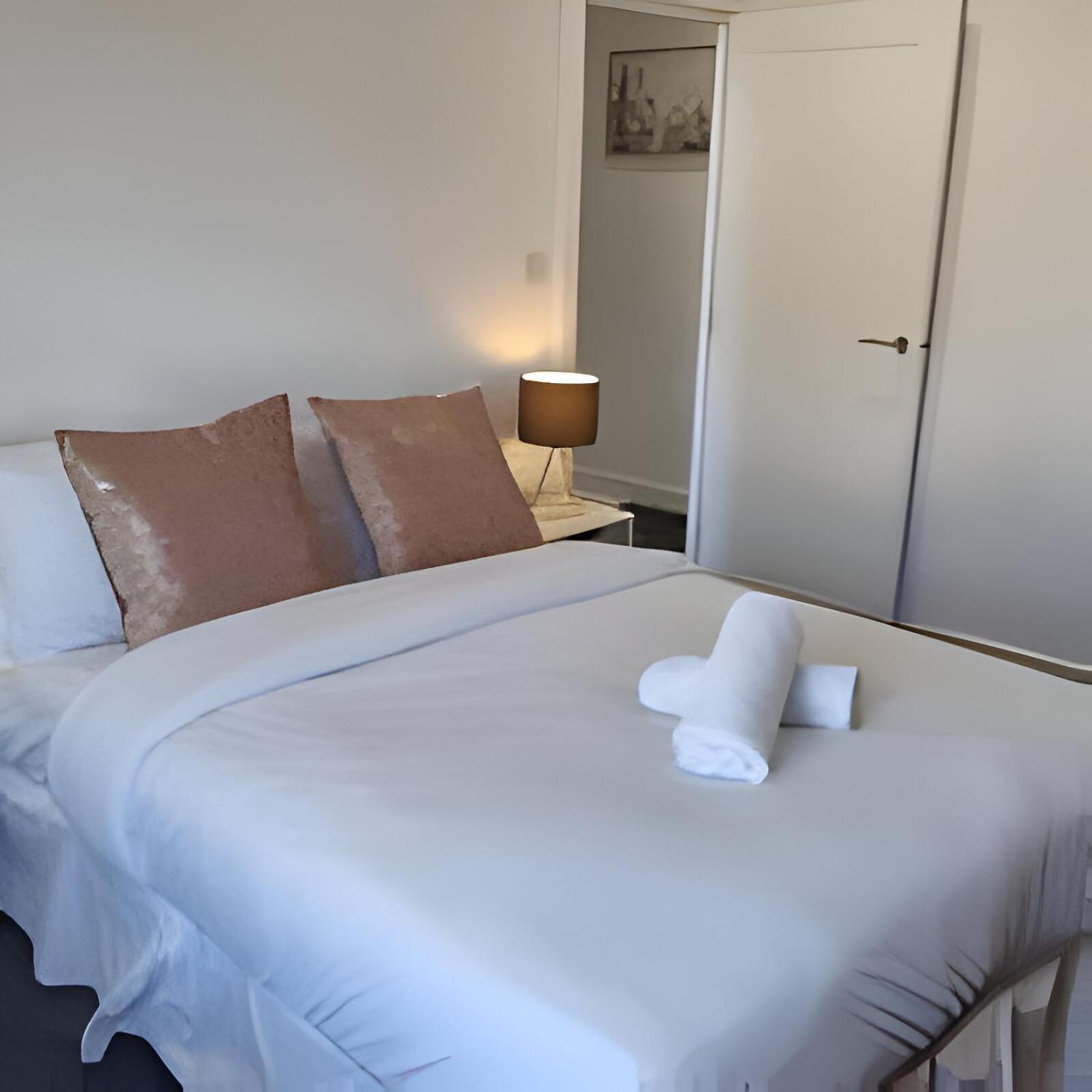 Luxurious Victoria House Near W Free Park *