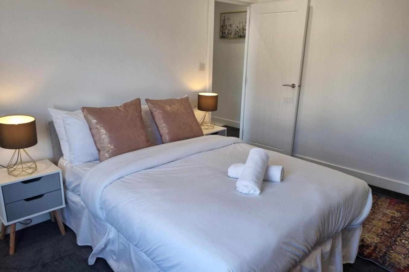 Luxurious Victoria House Near W Free Park *